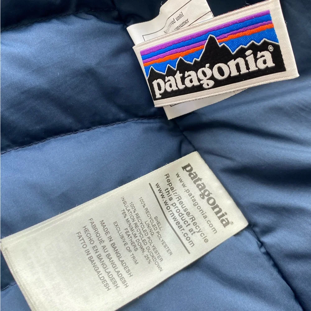 Patagonia Kids Navy Blue Puffer Jacket with Red Zipper Pulls